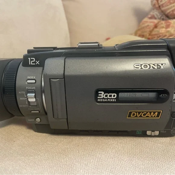Caméscope Sony DSR-PDX10P - Avec Accessoires, Gris, Professionnel (occasion)